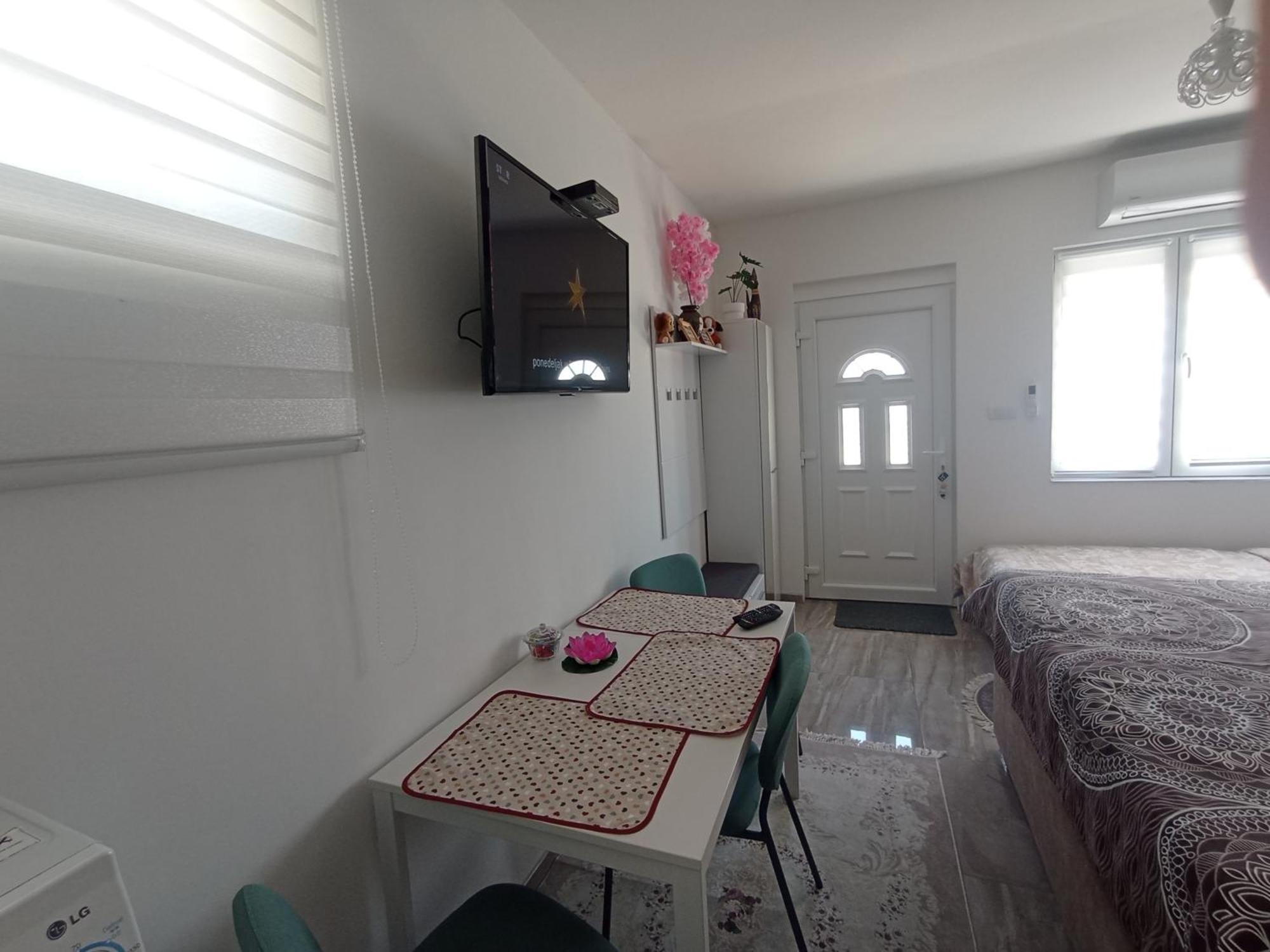 Studio Lotos Belgrad Exterior foto